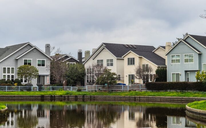 10 Neighborhood Features That Boost Home Value